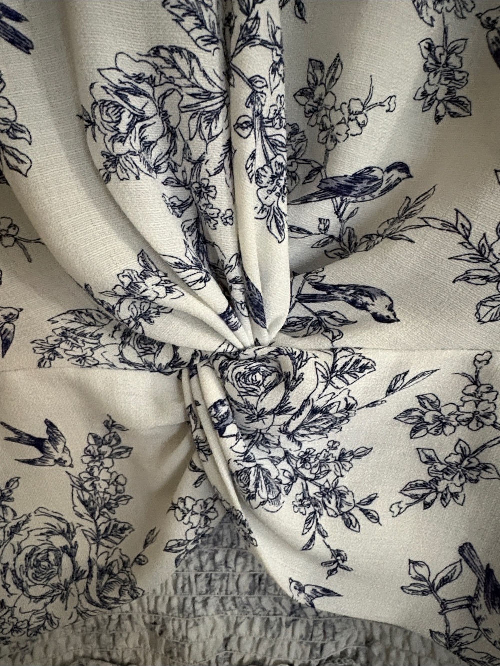 Sweet Rain White Navy Floral Twist-Front Blouse with Birds and Floral Scenery - Picture 4 of 8